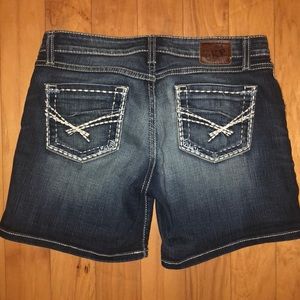 BKE Tenley Blue Jean Shorts Sz 28
